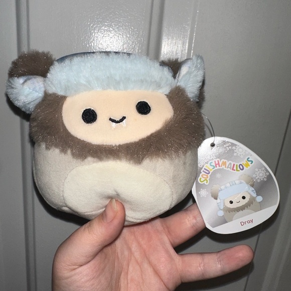 BNWT Christmas 4.5” Dray the yeti squishmallow! - Picture 1 of 3